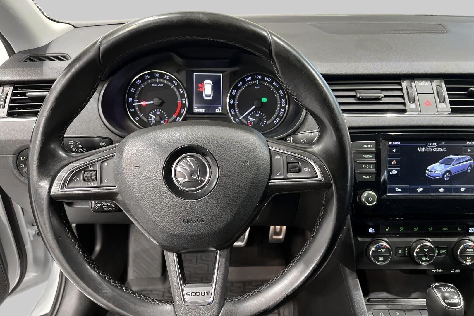 Skoda Octavia iso kuva 25