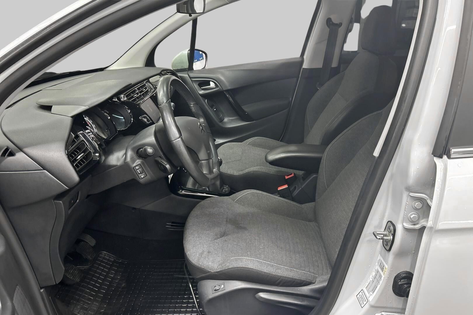 Citroen C3 iso kuva 8