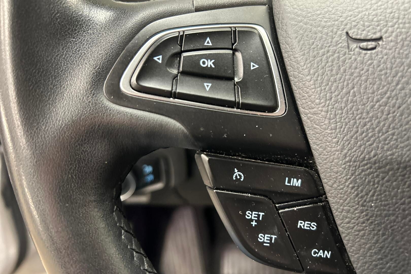 Ford Focus iso kuva 13