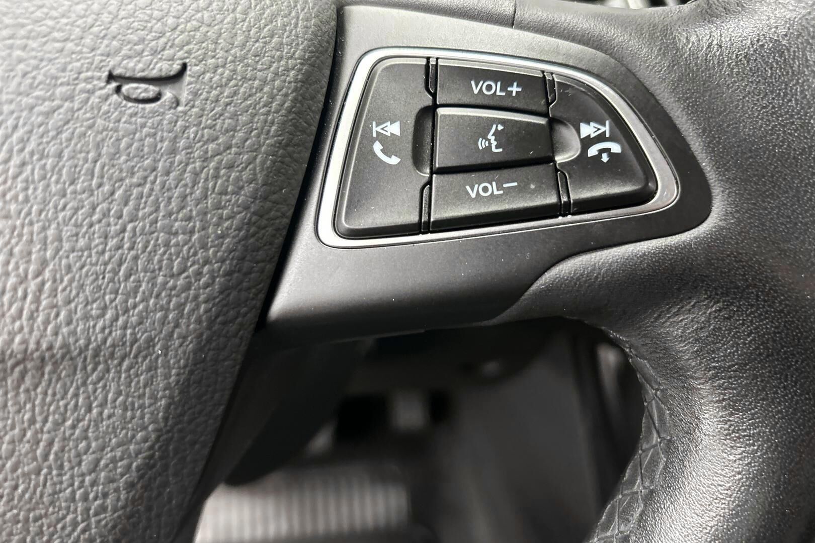 Ford Focus iso kuva 14