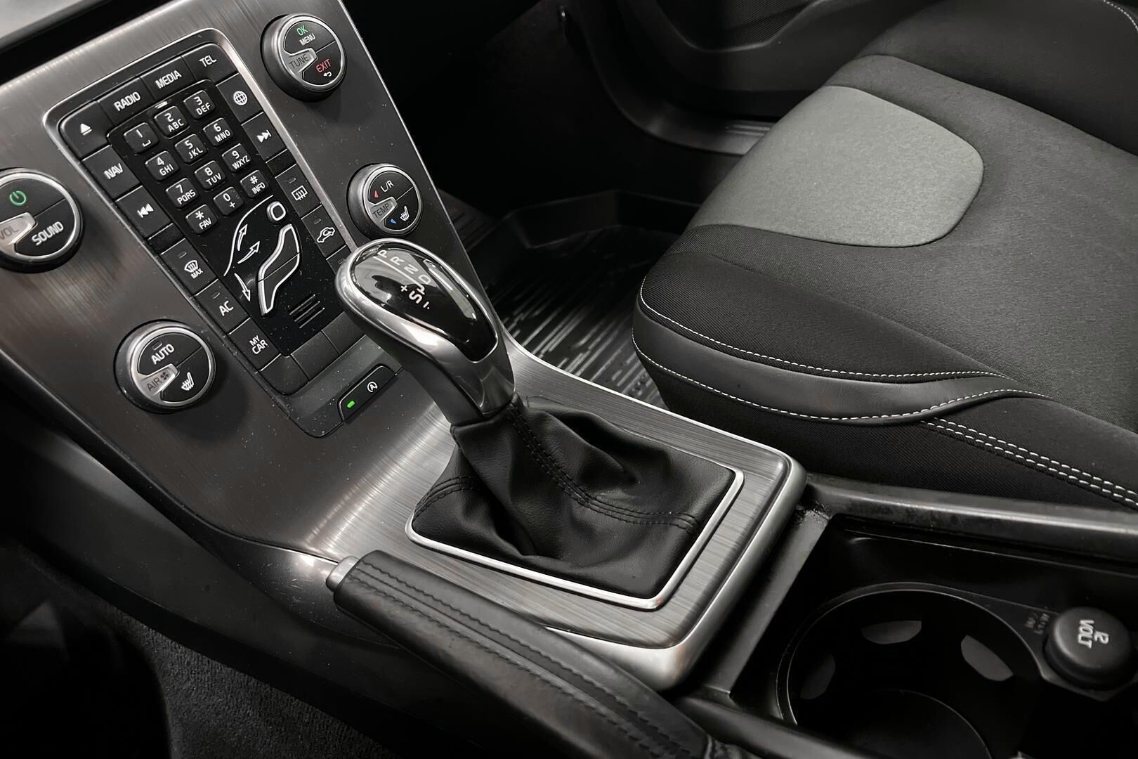 Volvo V40 iso kuva 14