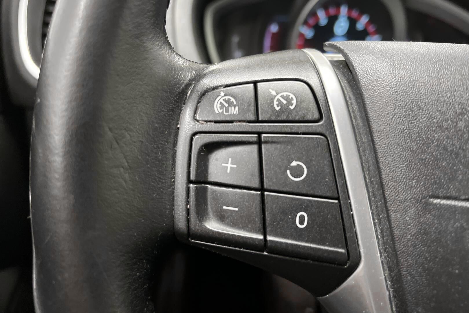 Volvo V40 iso kuva 15