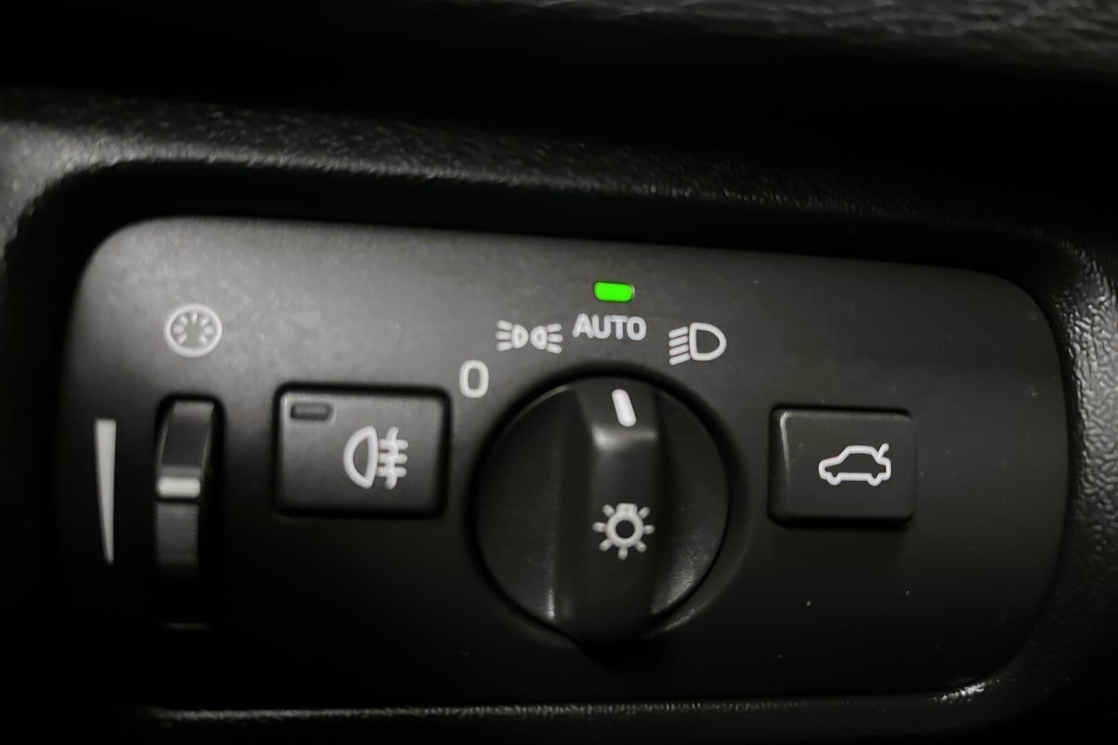 Volvo V40 iso kuva 17