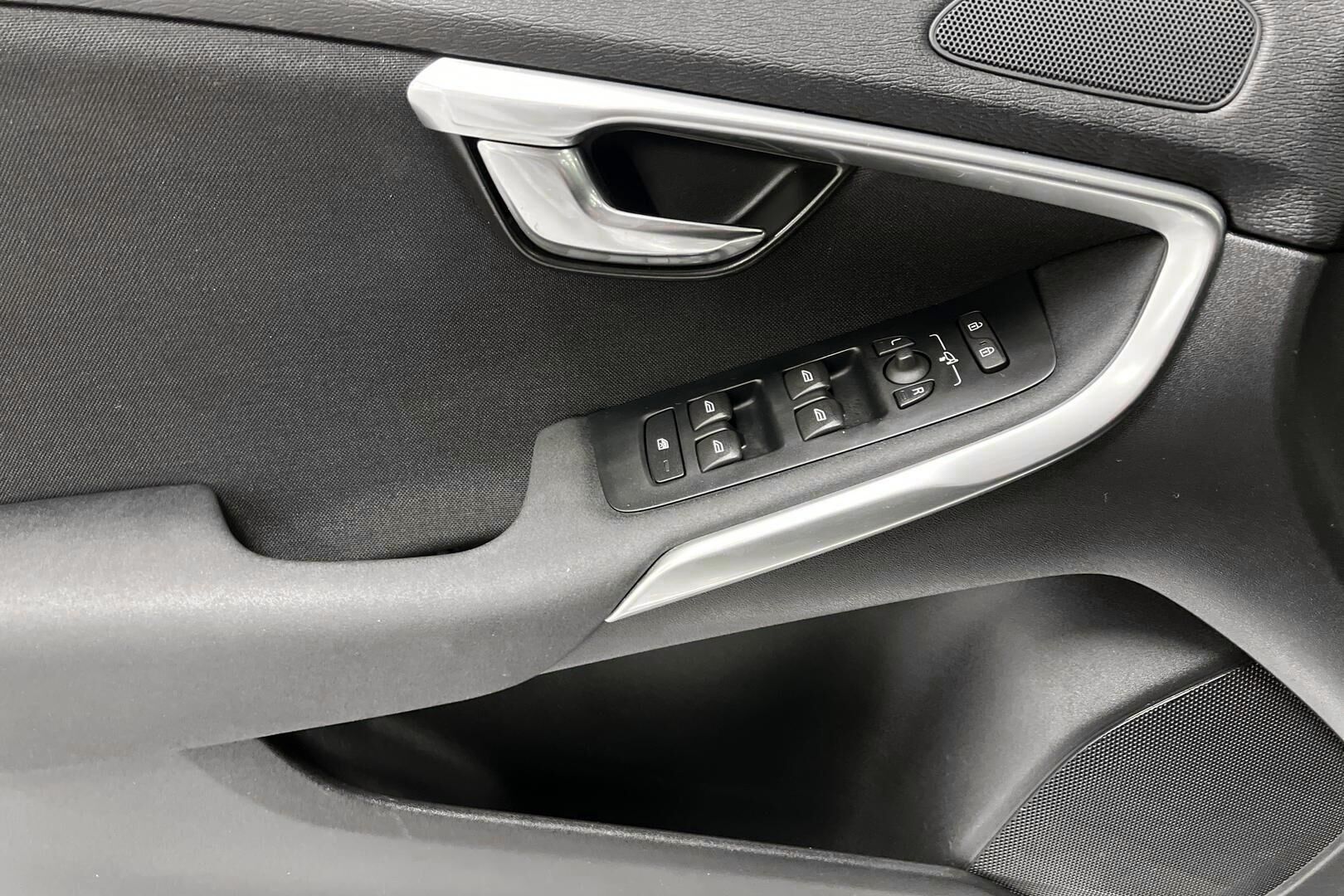 Volvo V40 iso kuva 18