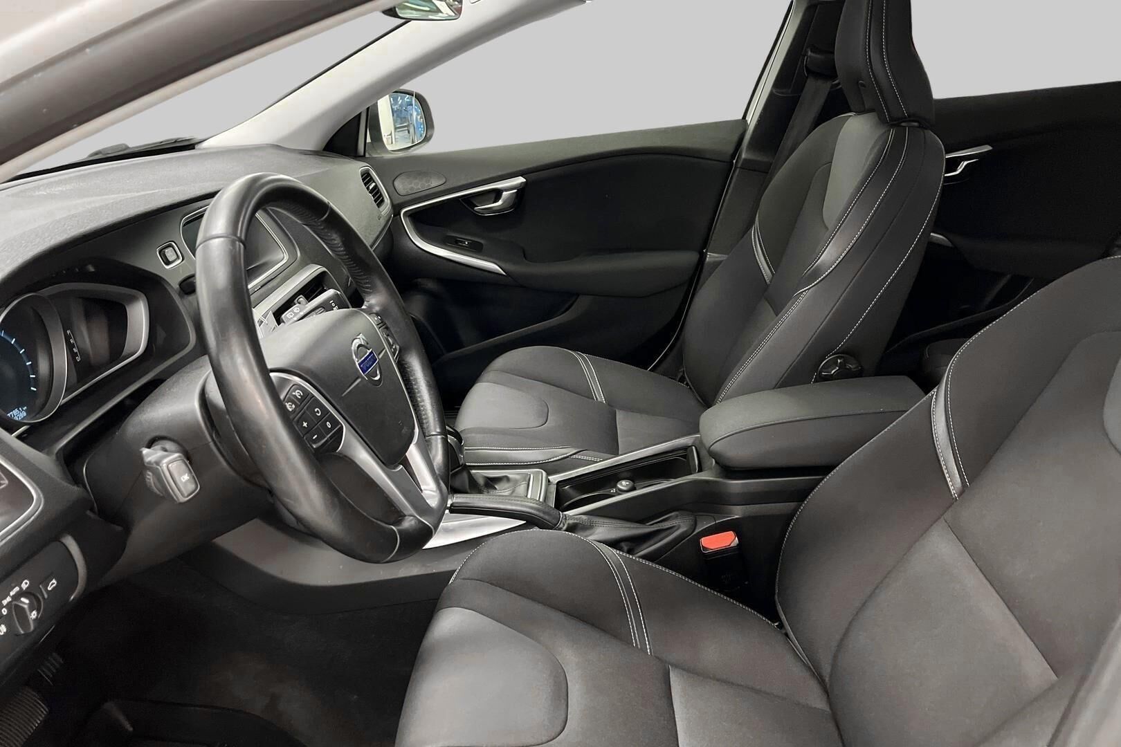 Volvo V40 iso kuva 8