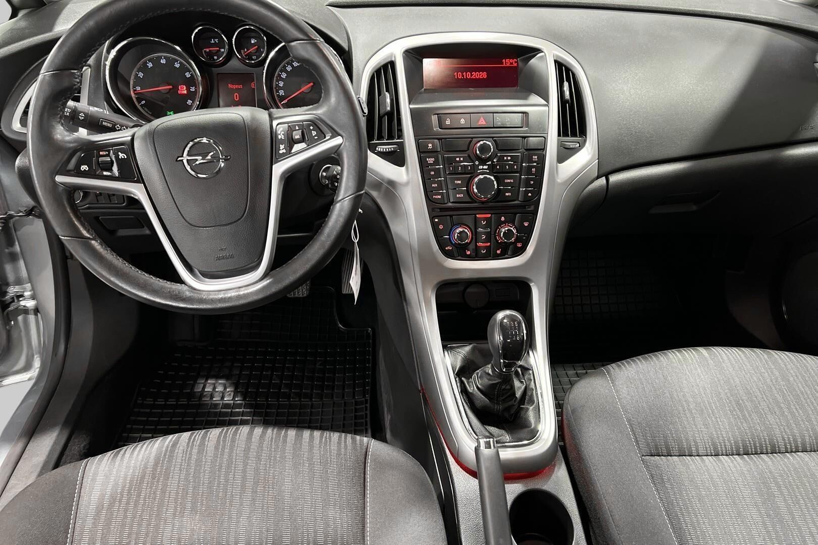 Opel Astra iso kuva 11