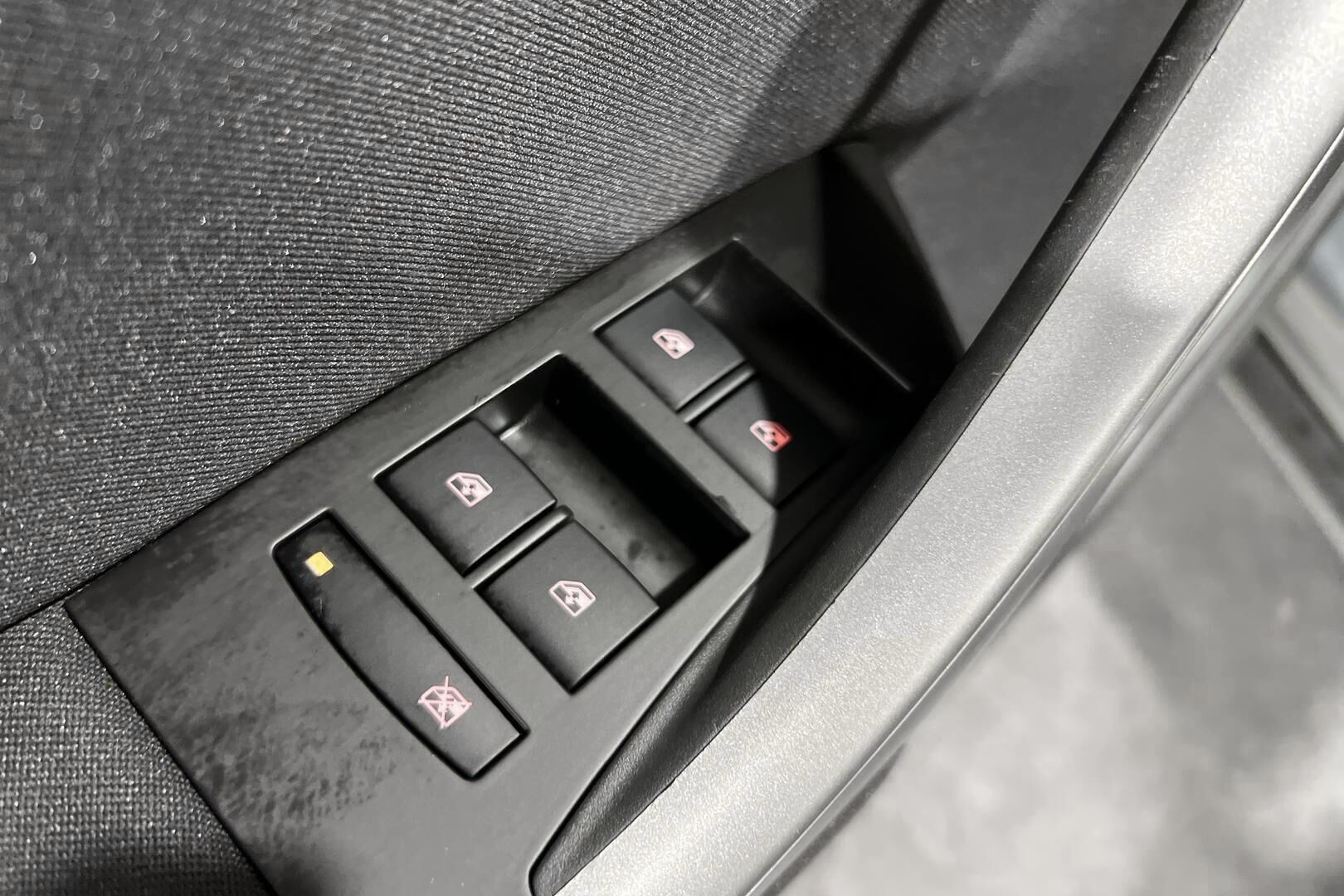 Opel Astra iso kuva 14