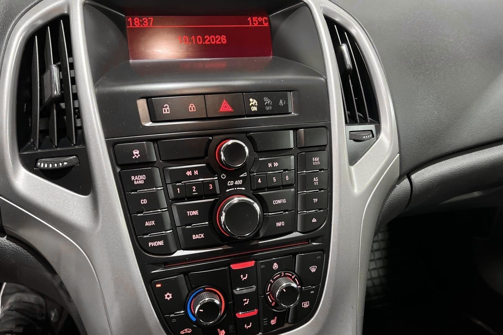 Opel Astra iso kuva 18