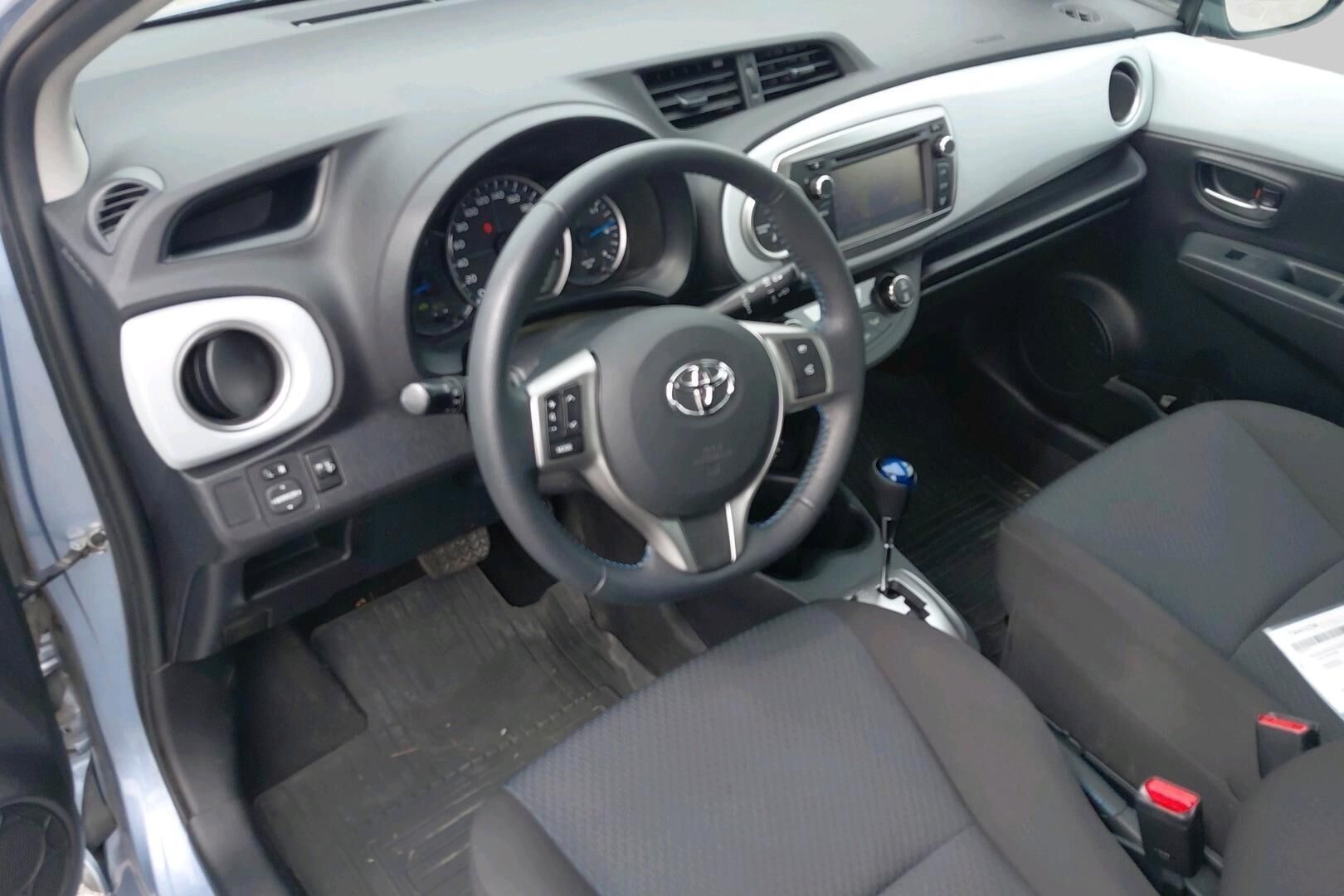Toyota Yaris iso kuva 2