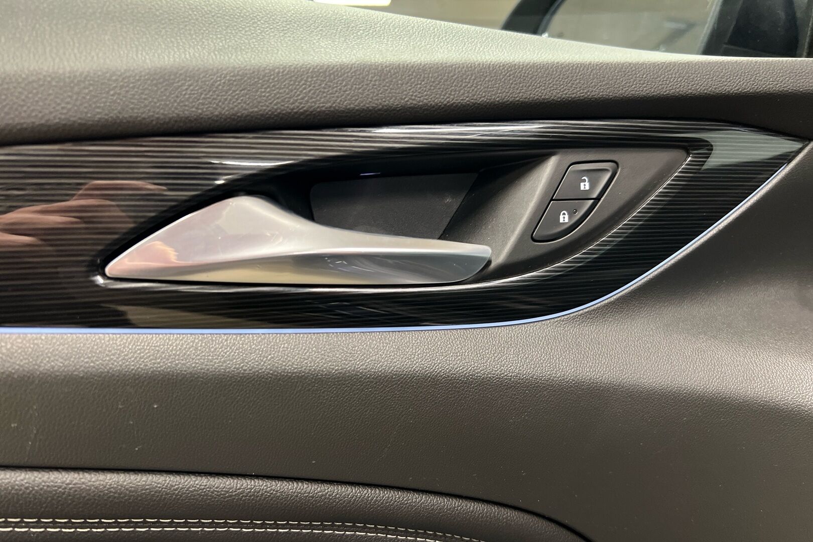 Opel Insignia iso kuva 10