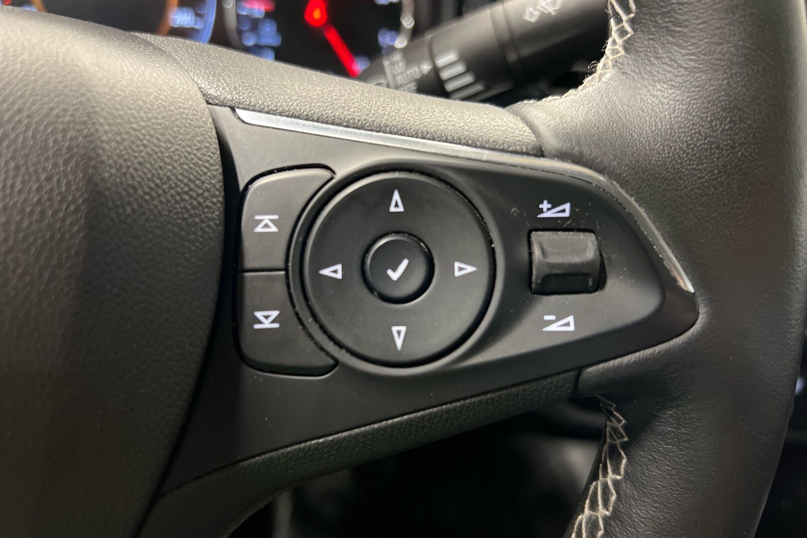 Opel Insignia iso kuva 14