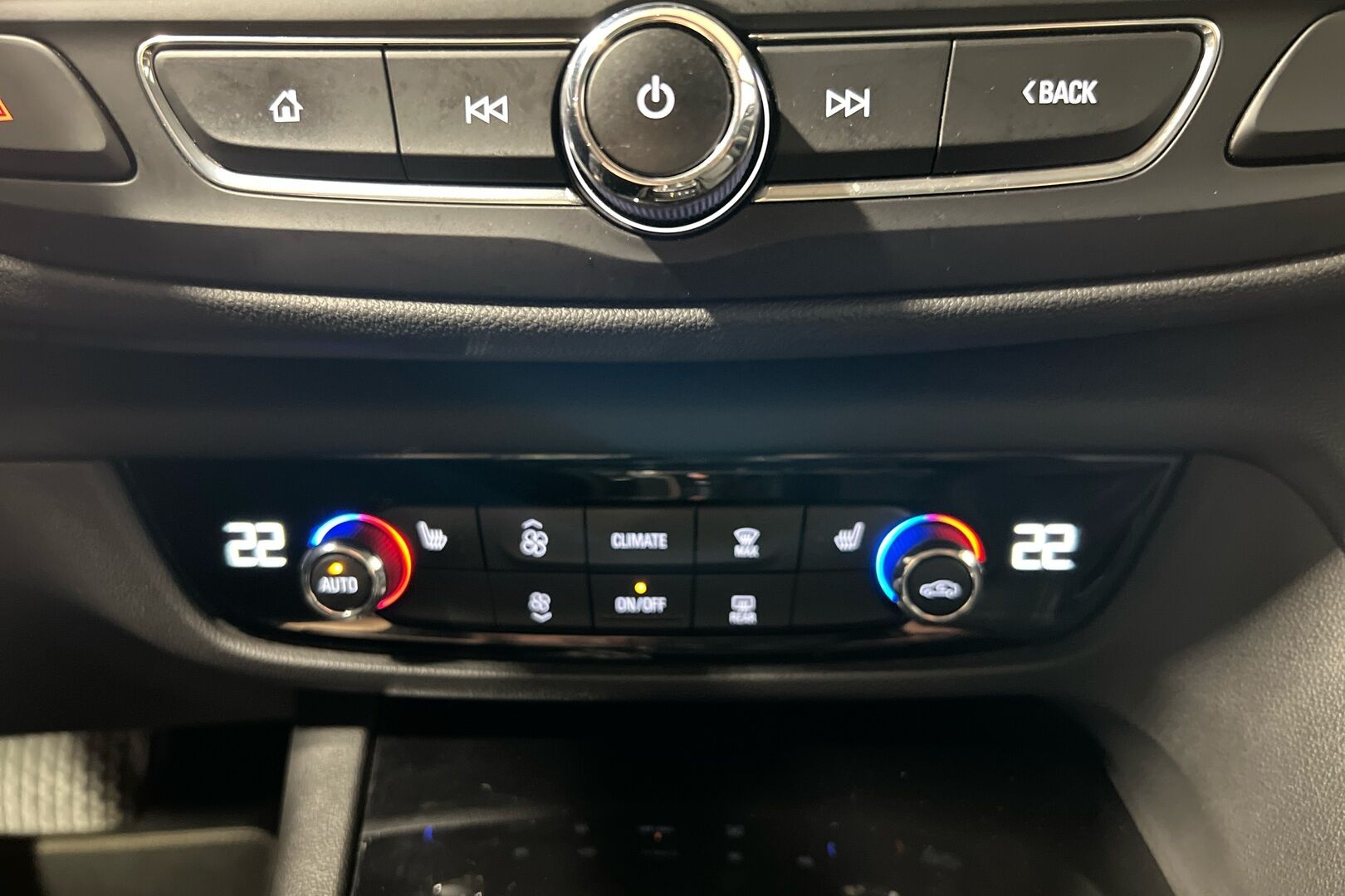 Opel Insignia iso kuva 17