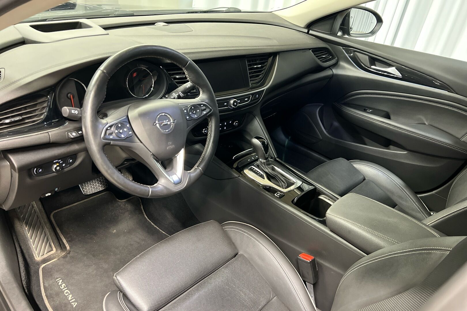 Opel Insignia iso kuva 6