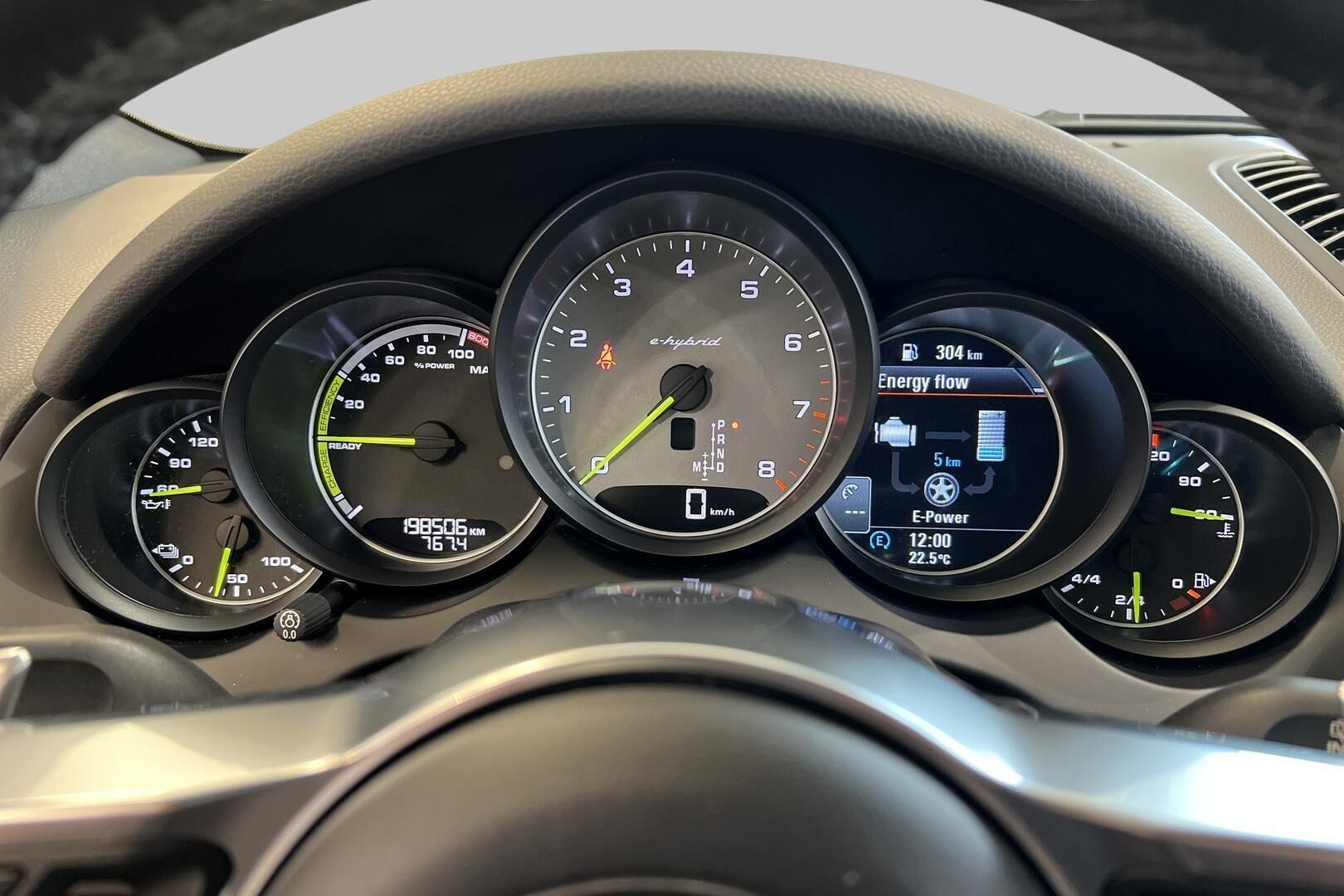 Porsche Cayenne iso kuva 9