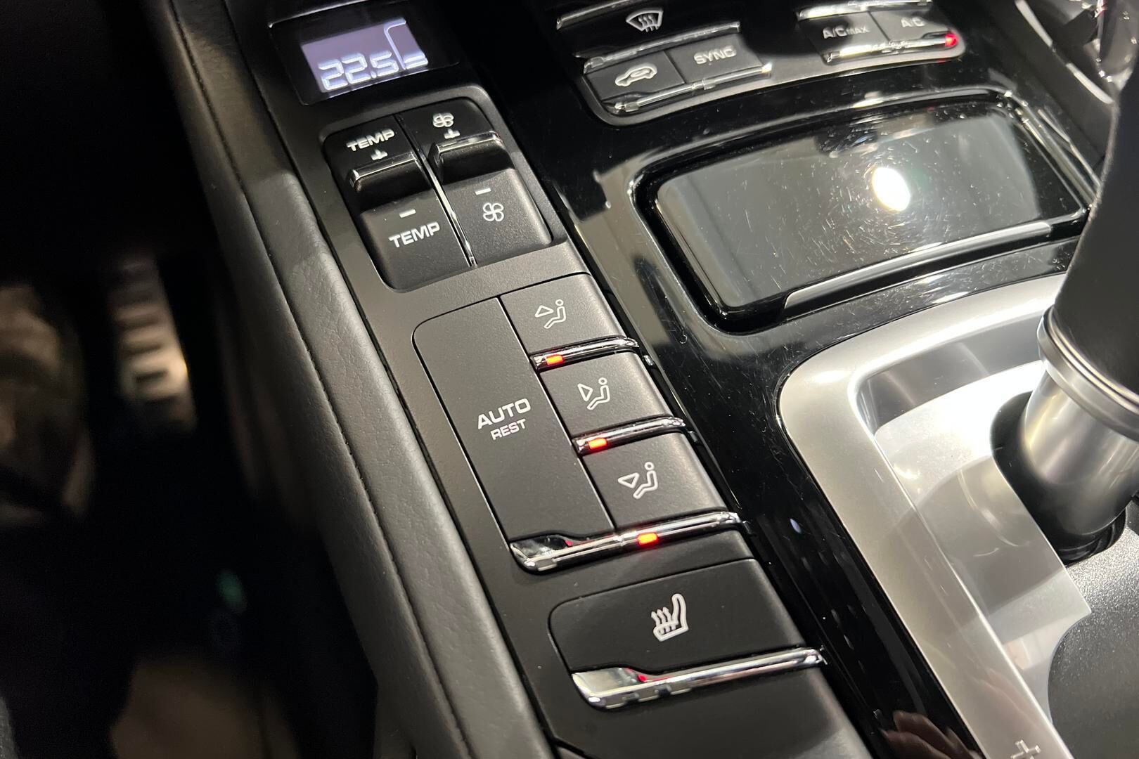 Porsche Cayenne iso kuva 15