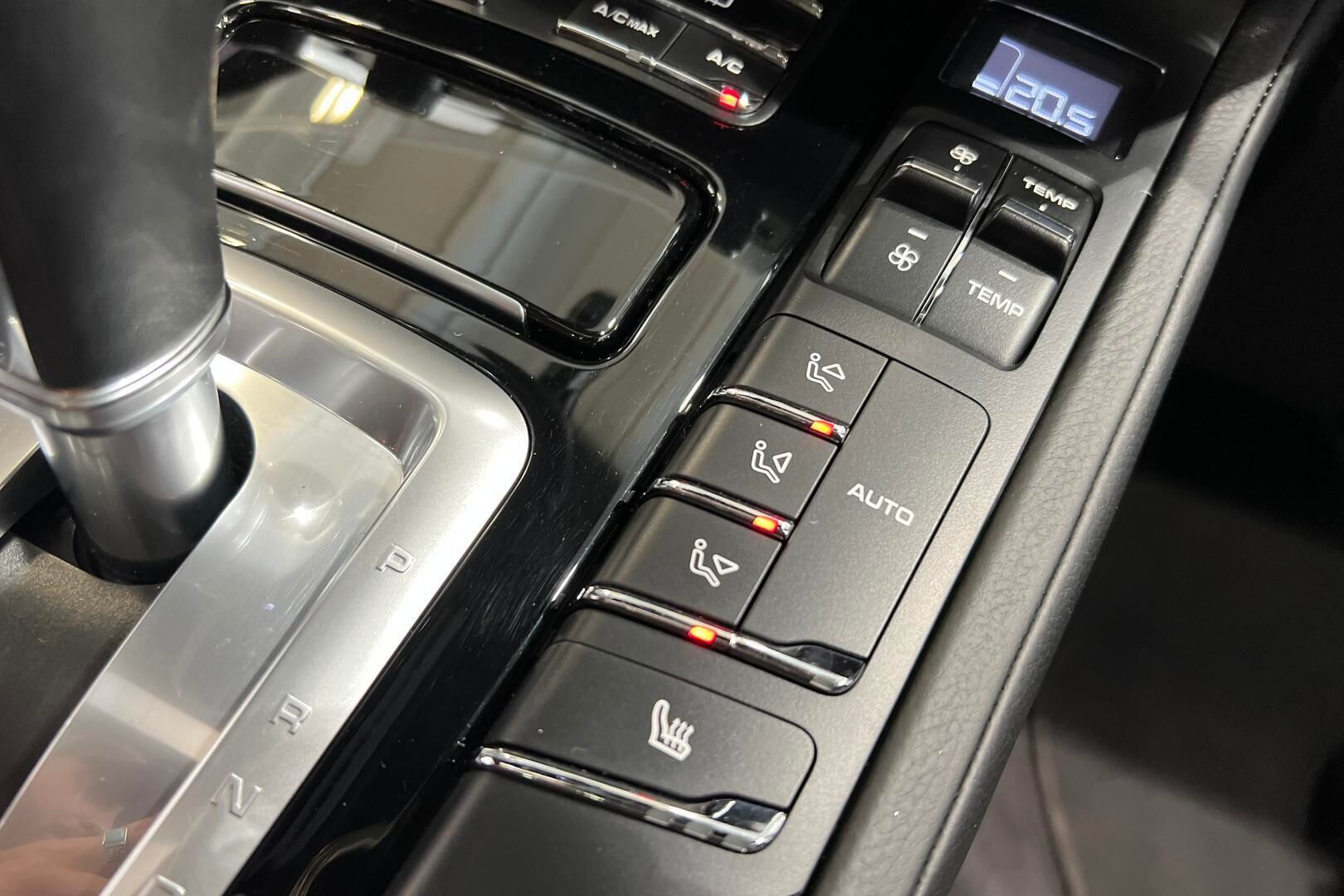Porsche Cayenne iso kuva 33