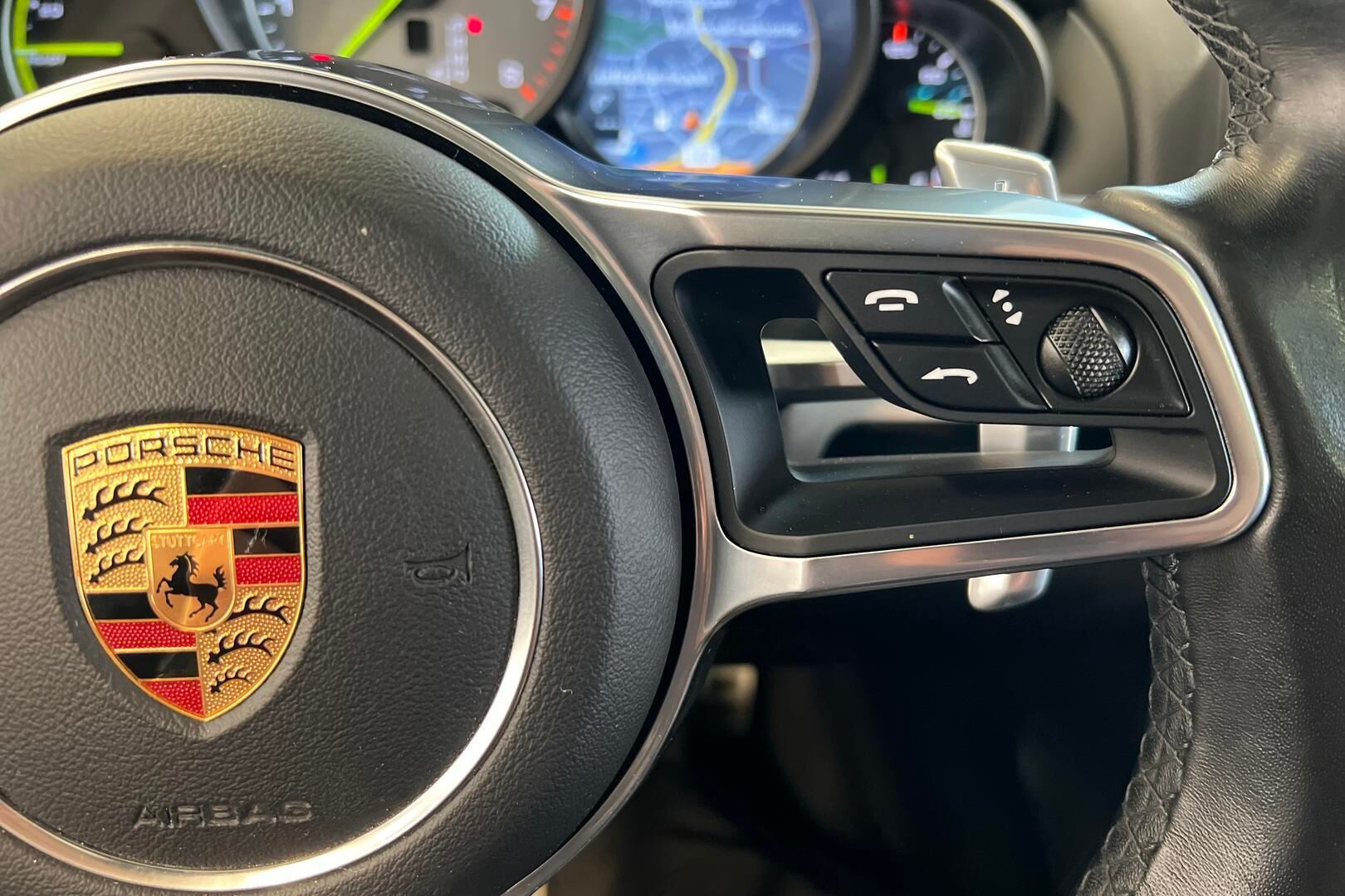 Porsche Cayenne iso kuva 18