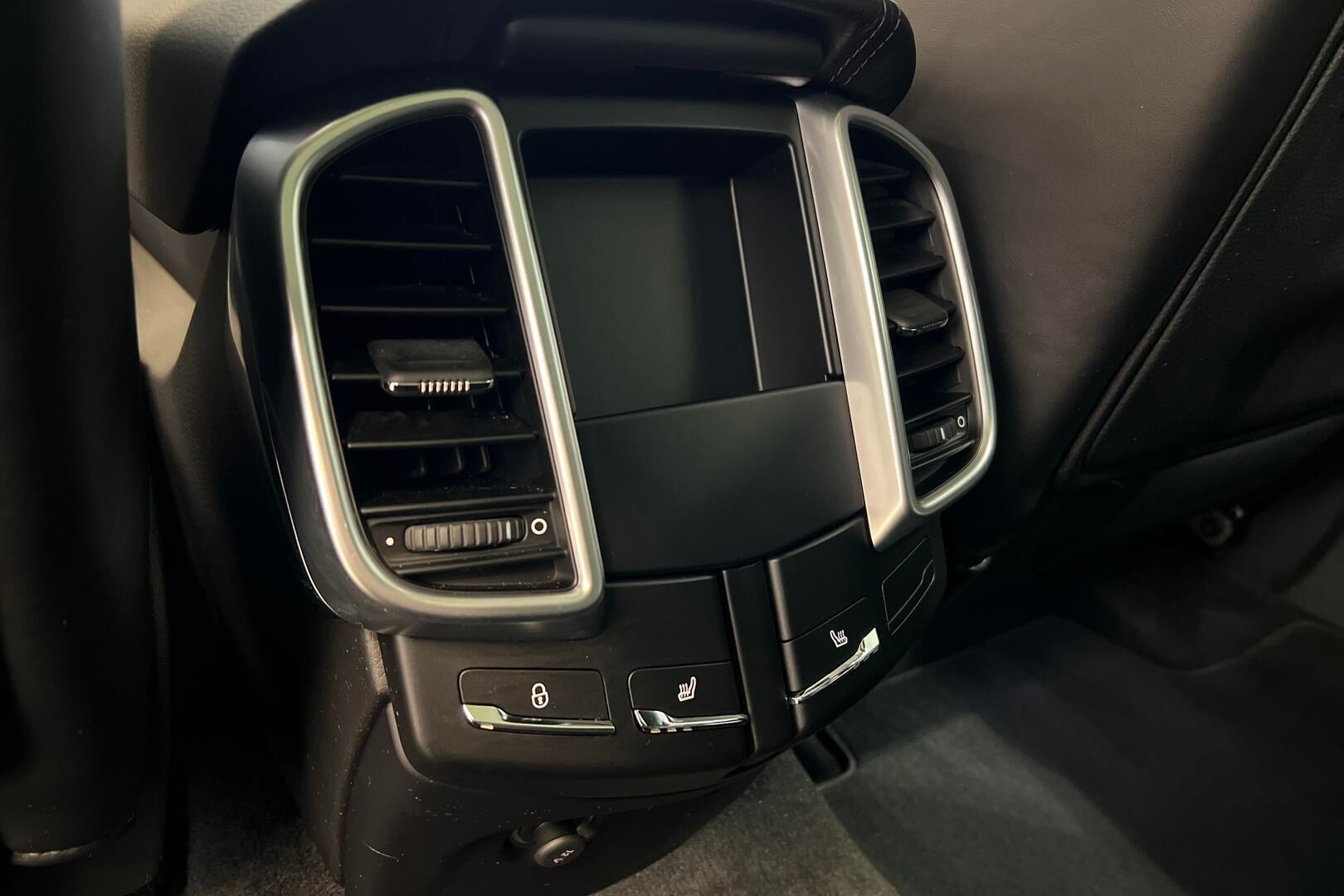 Porsche Cayenne iso kuva 25