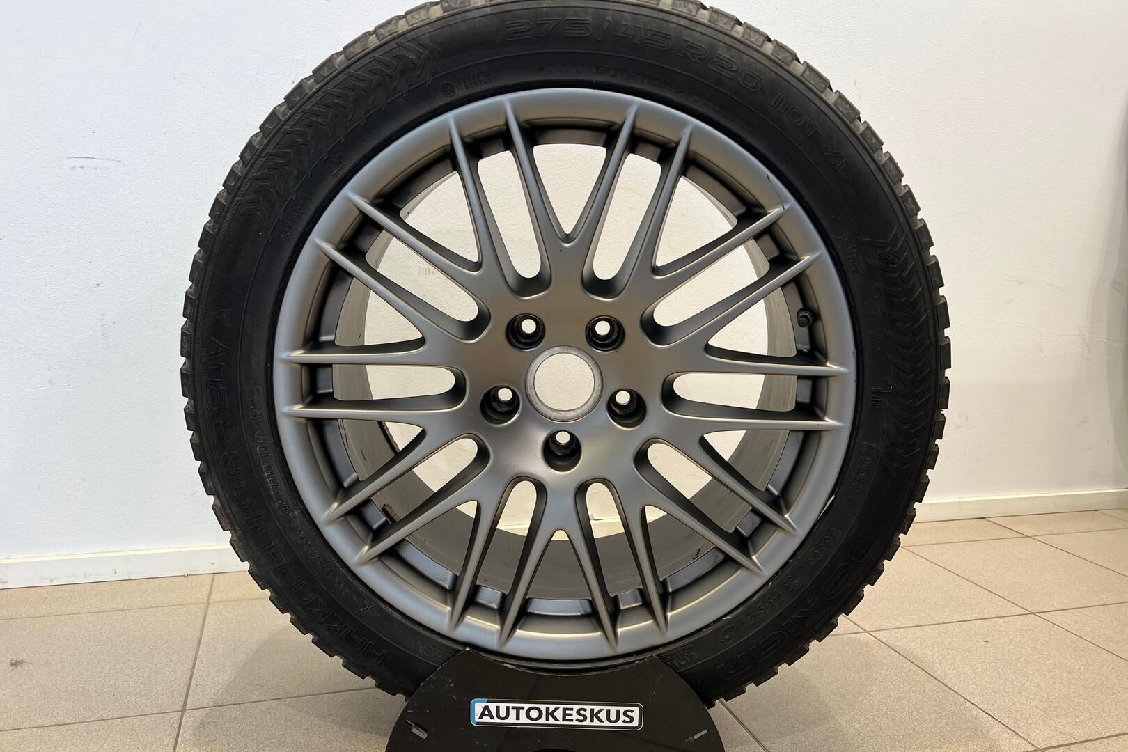 Porsche Cayenne iso kuva 26