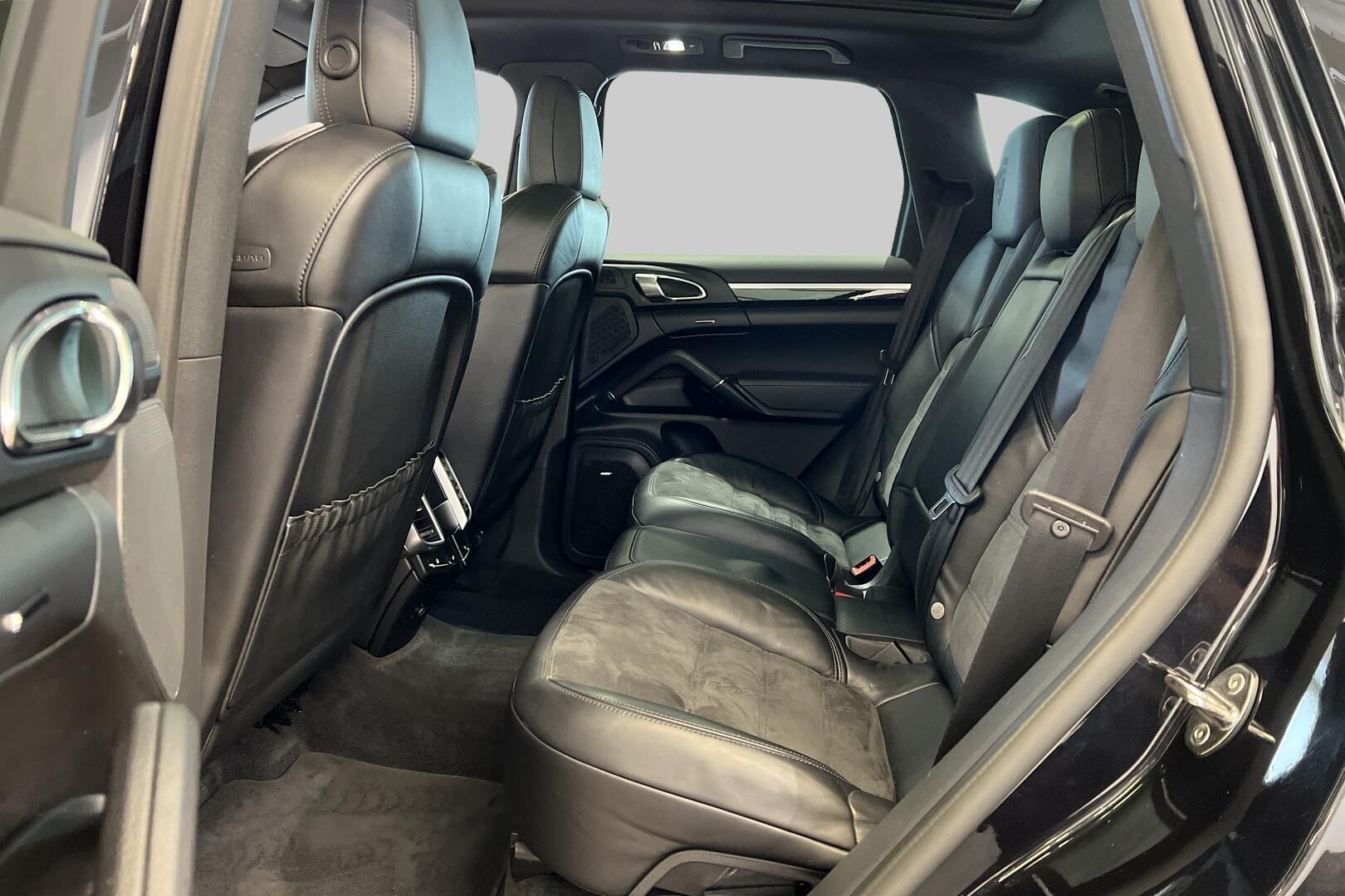 Porsche Cayenne iso kuva 31