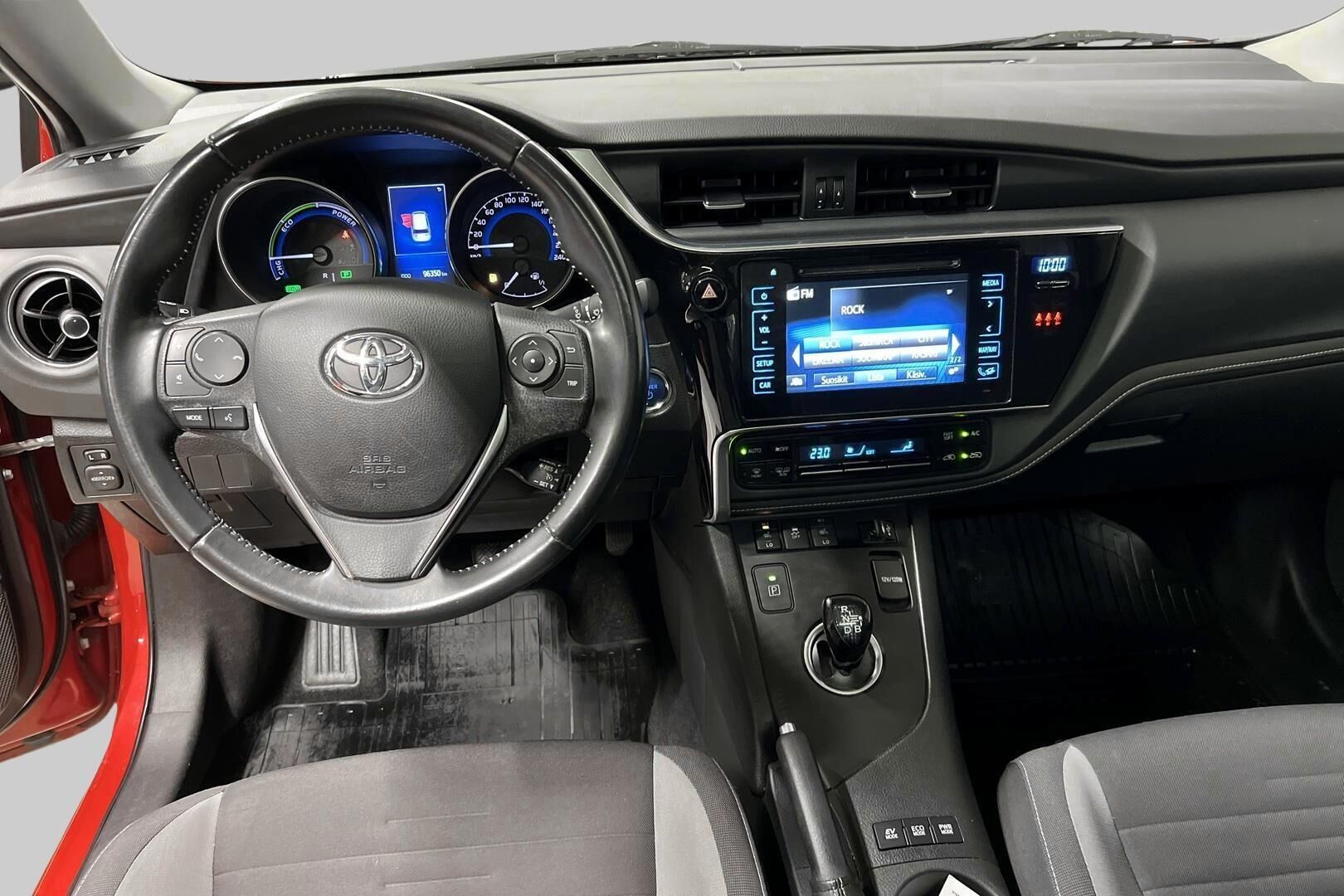 Toyota Auris iso kuva 10