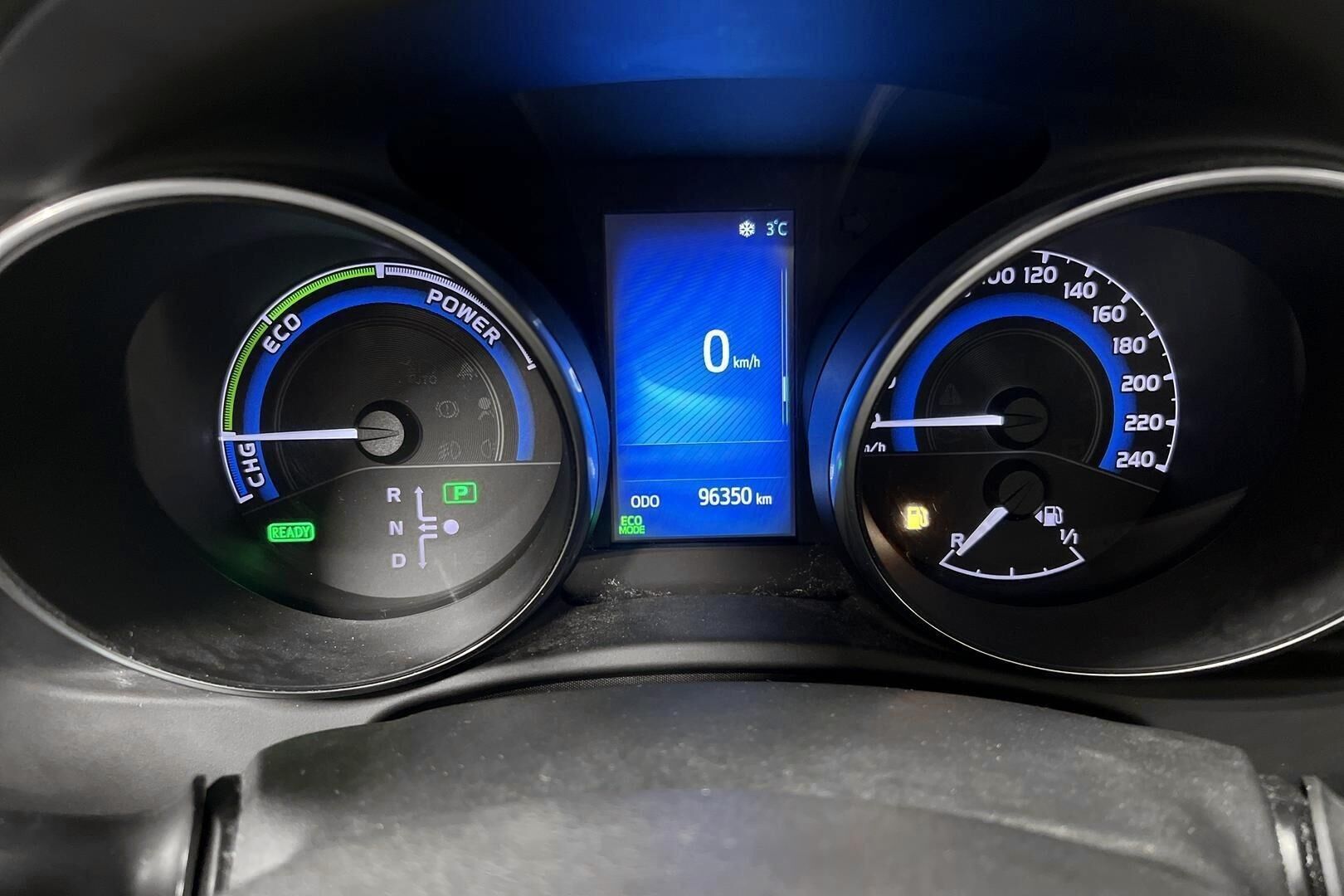 Toyota Auris iso kuva 13