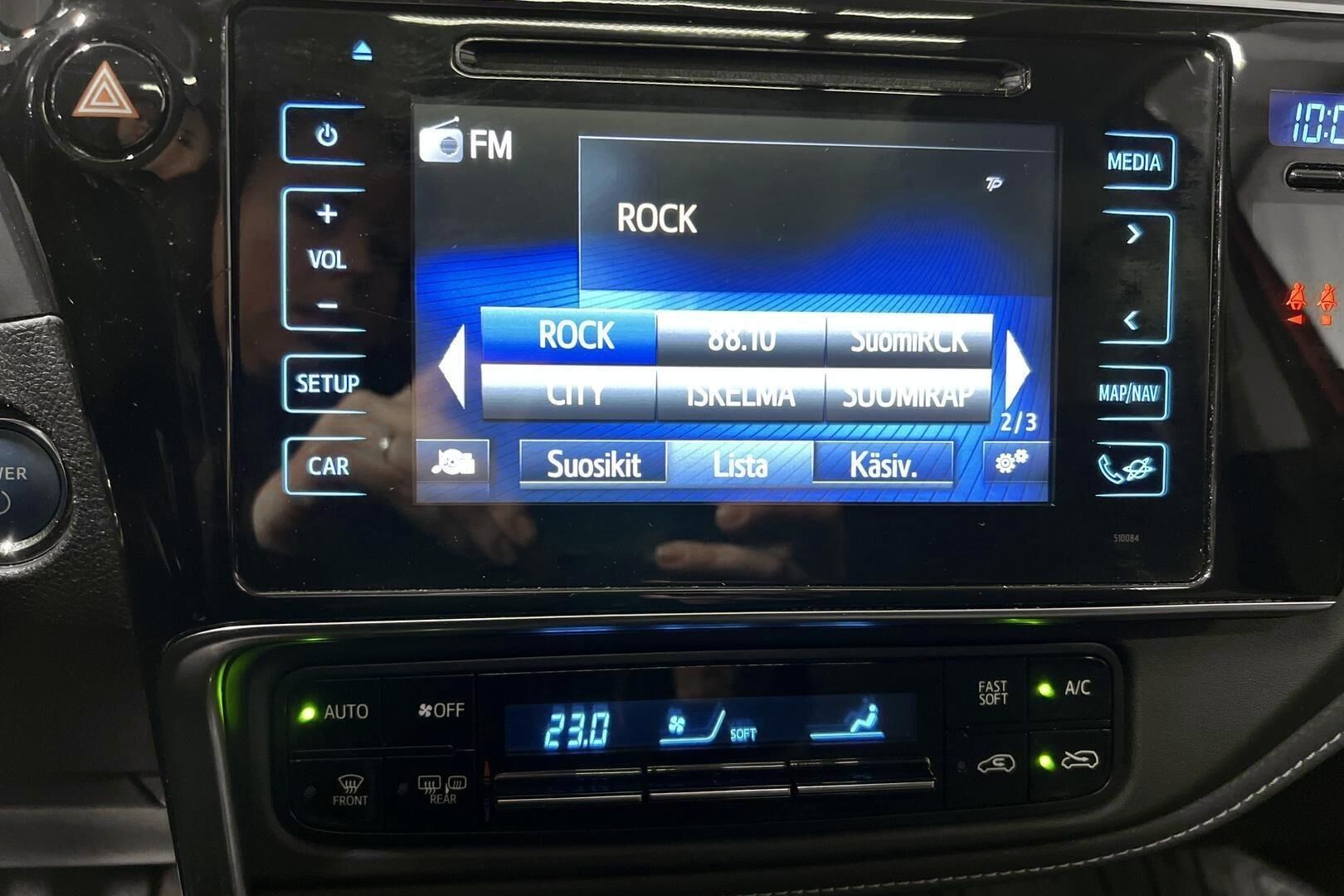 Toyota Auris iso kuva 14