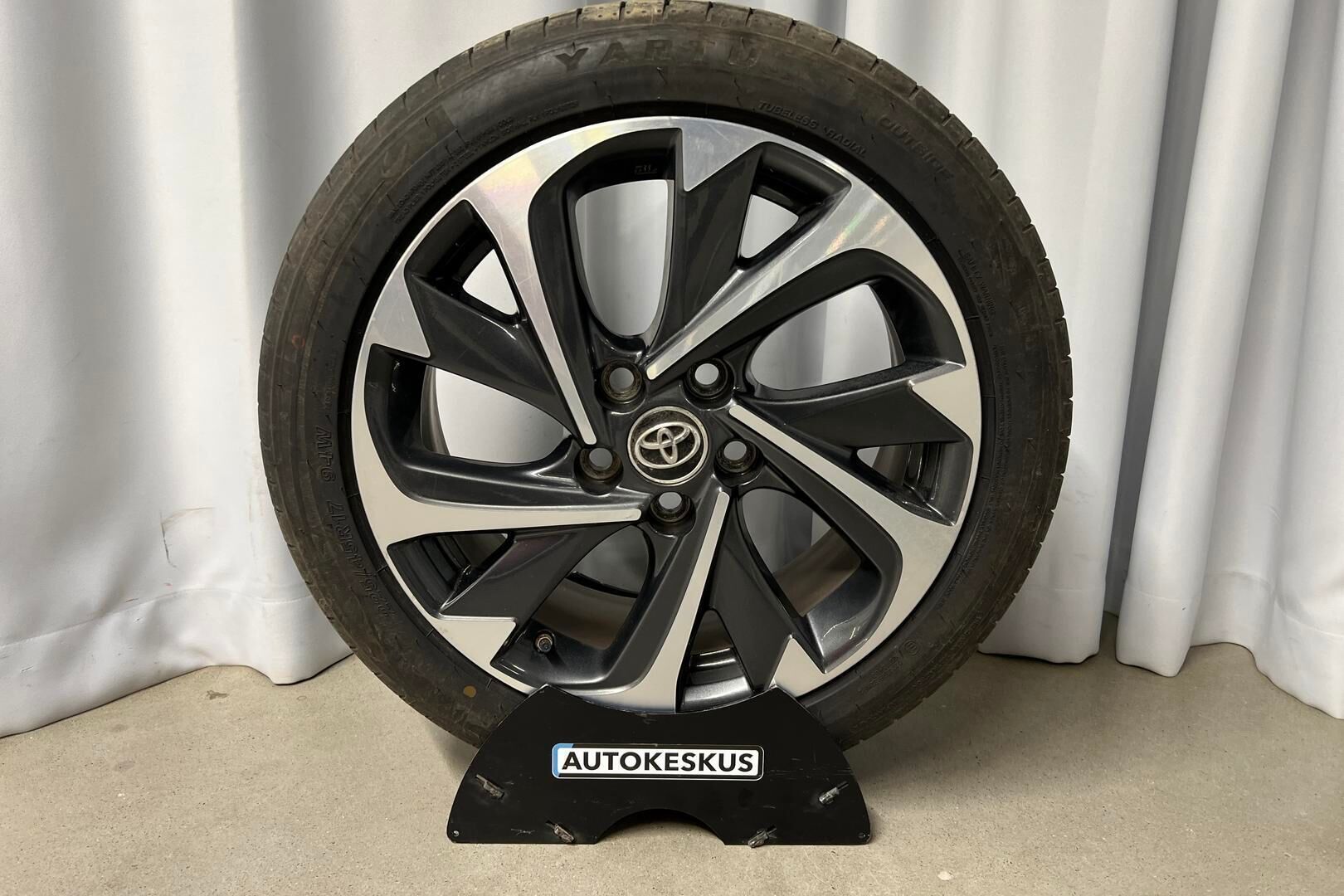 Toyota Auris iso kuva 19