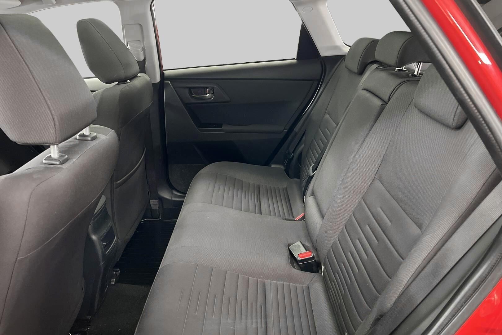 Toyota Auris iso kuva 9