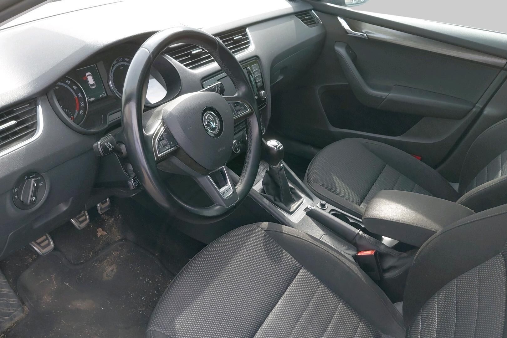 Skoda Octavia iso kuva 2