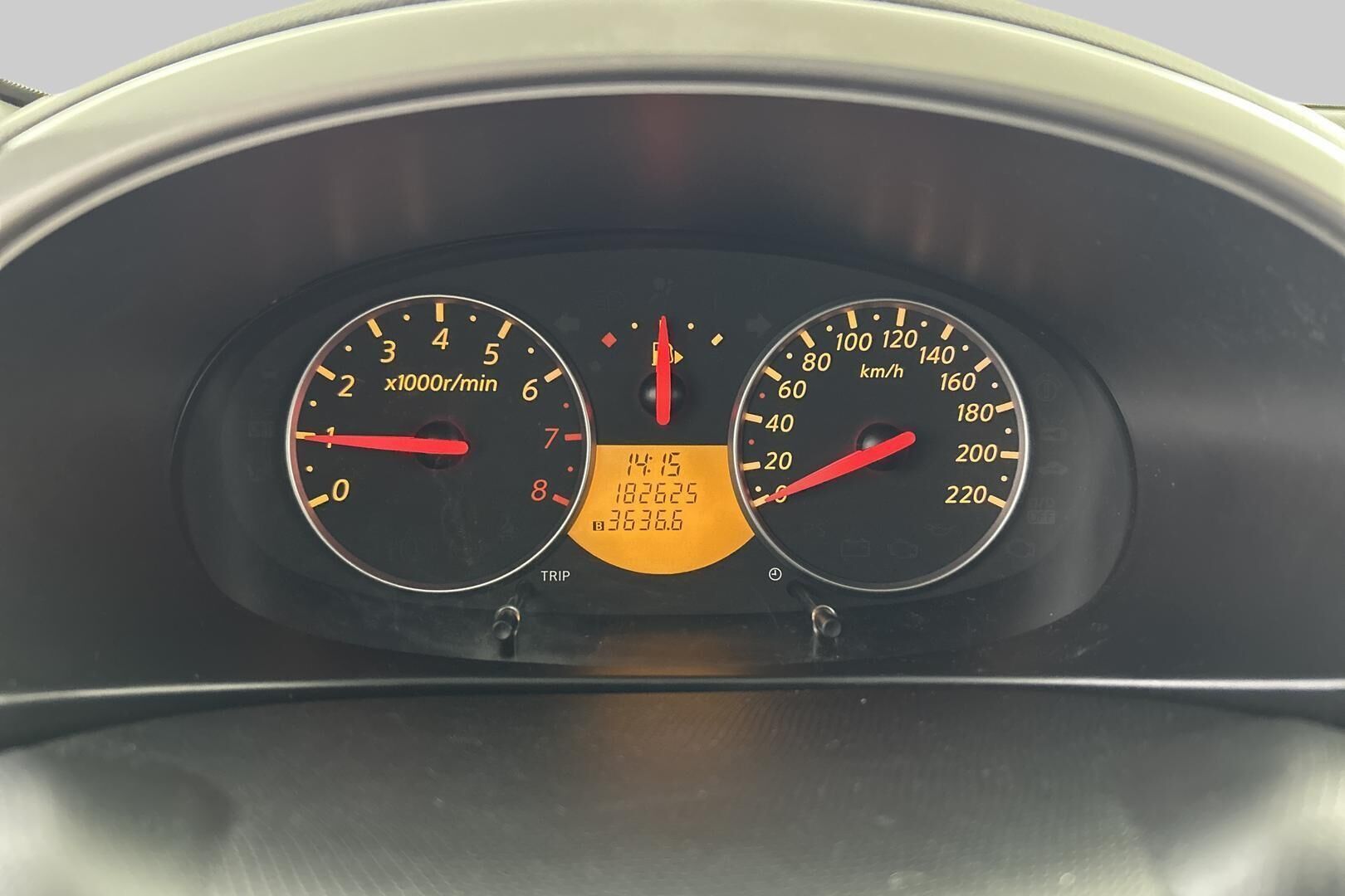 Nissan Micra iso kuva 15