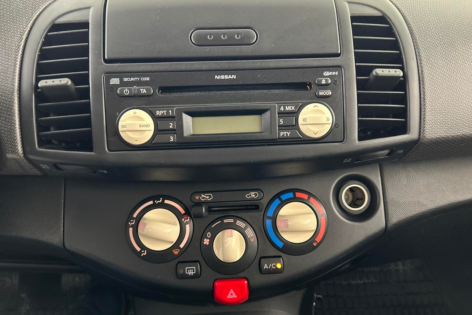 Nissan Micra iso kuva 16