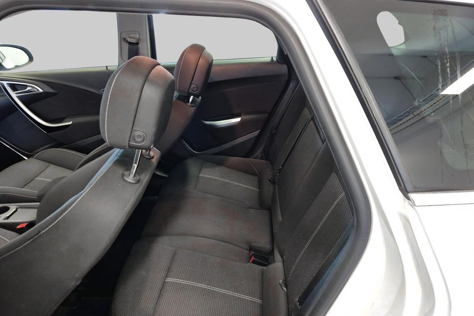 Opel Astra iso kuva 10