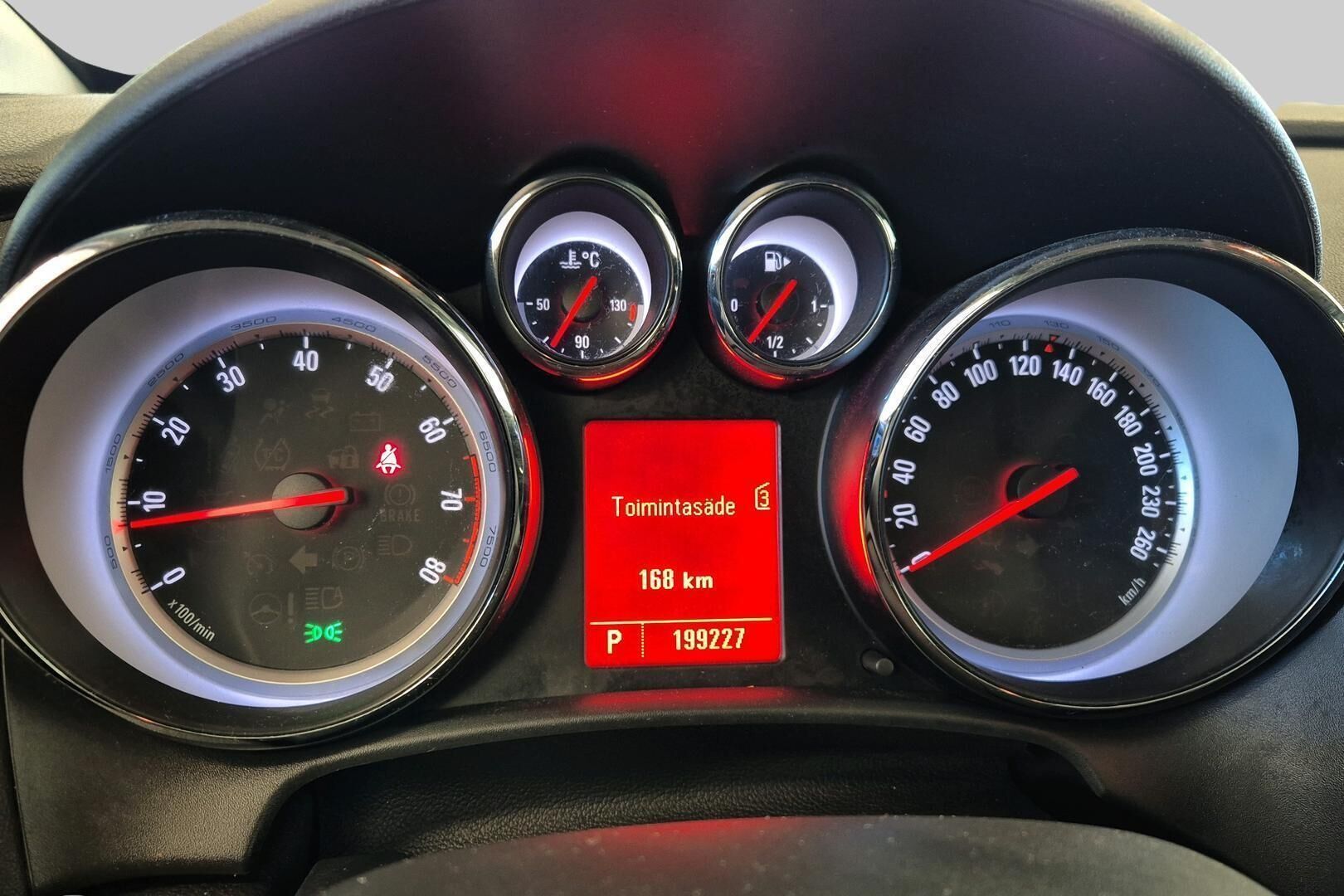 Opel Astra iso kuva 14