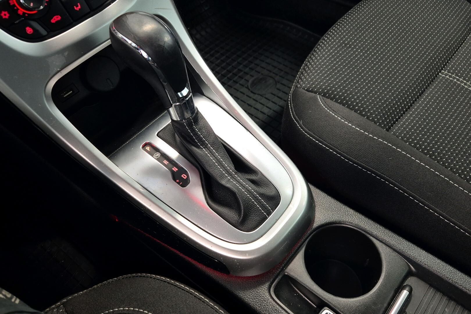 Opel Astra iso kuva 16