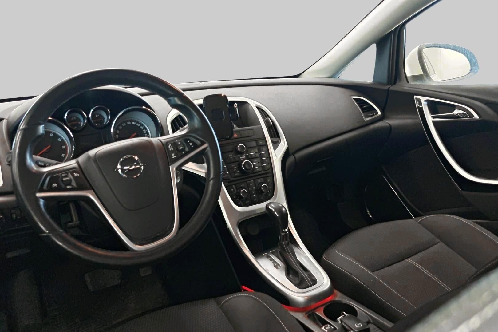 Opel Astra iso kuva 2