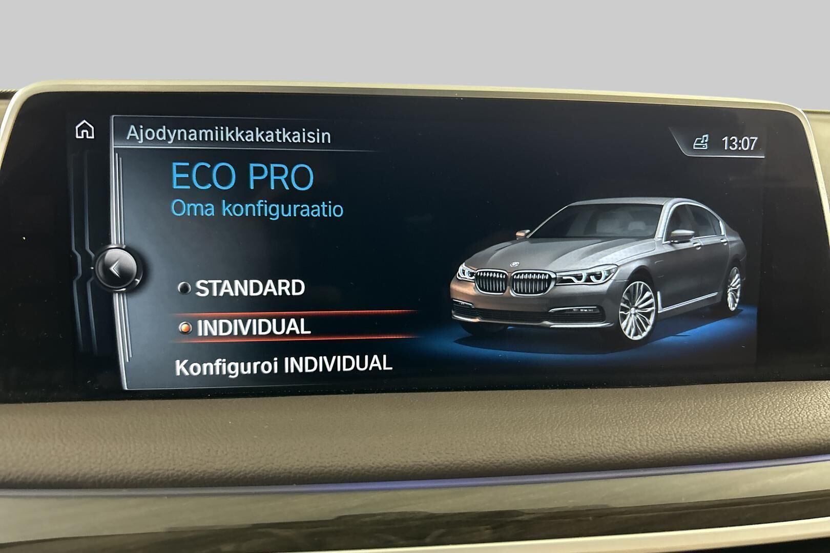 BMW 7-SARJA iso kuva 19