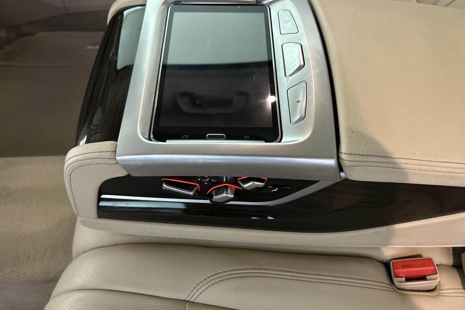 BMW 7-SARJA iso kuva 29