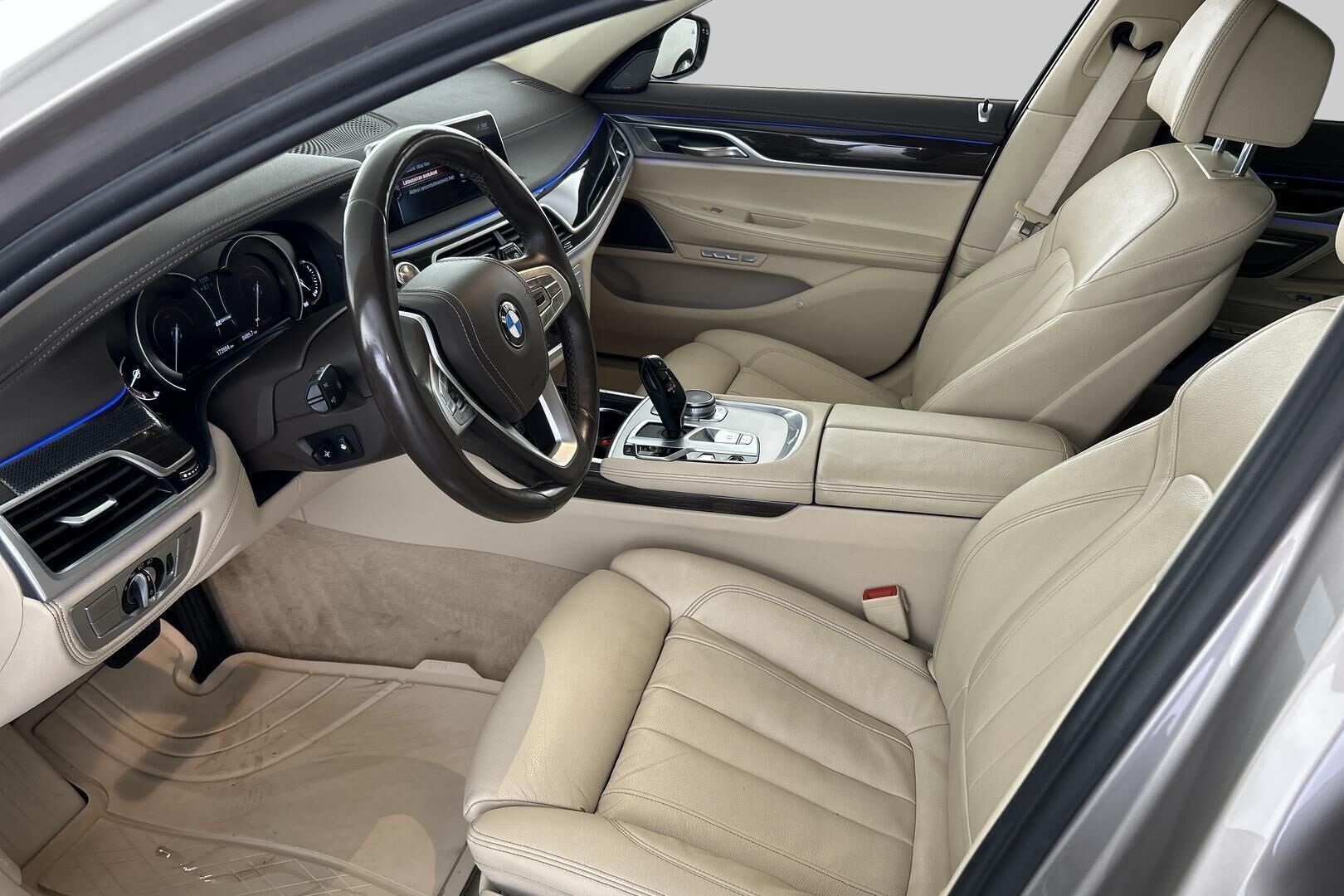 BMW 7-SARJA iso kuva 9
