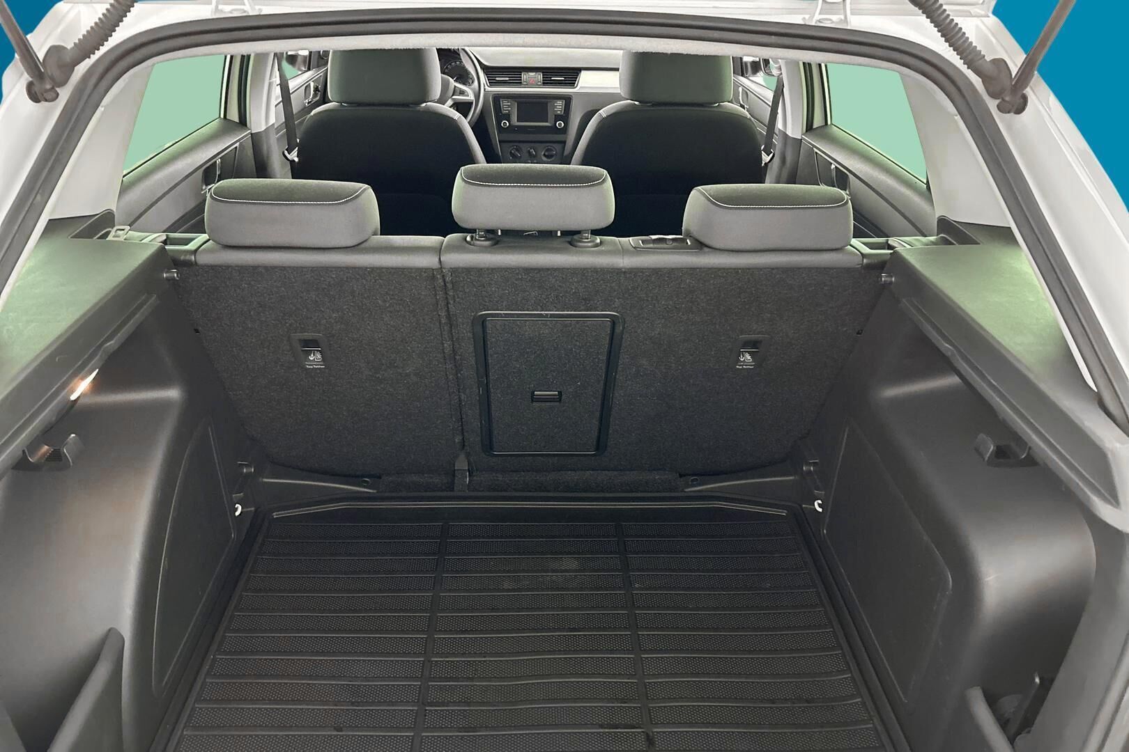 Skoda Rapid iso kuva 11
