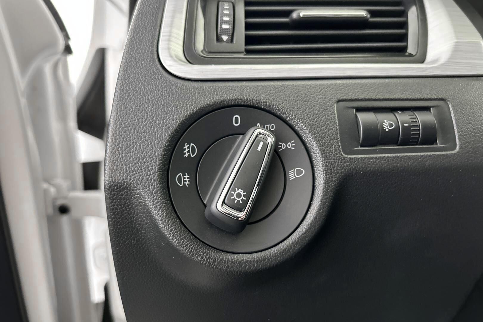 Skoda Rapid iso kuva 22