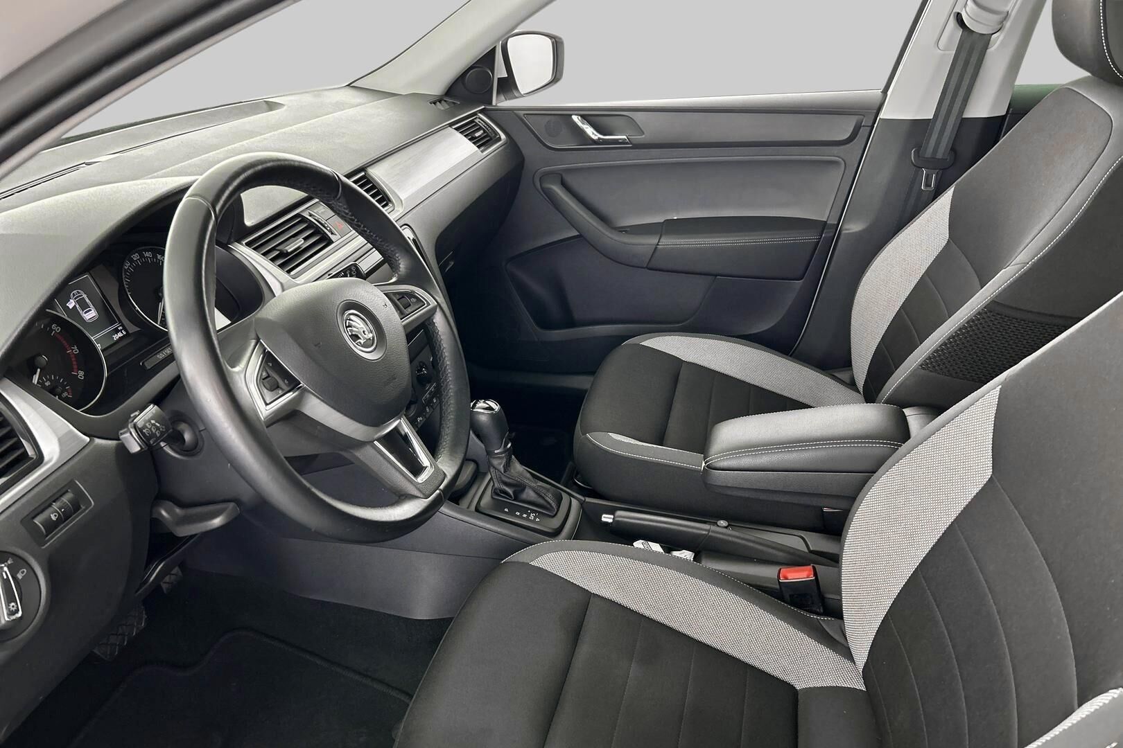 Skoda Rapid iso kuva 8