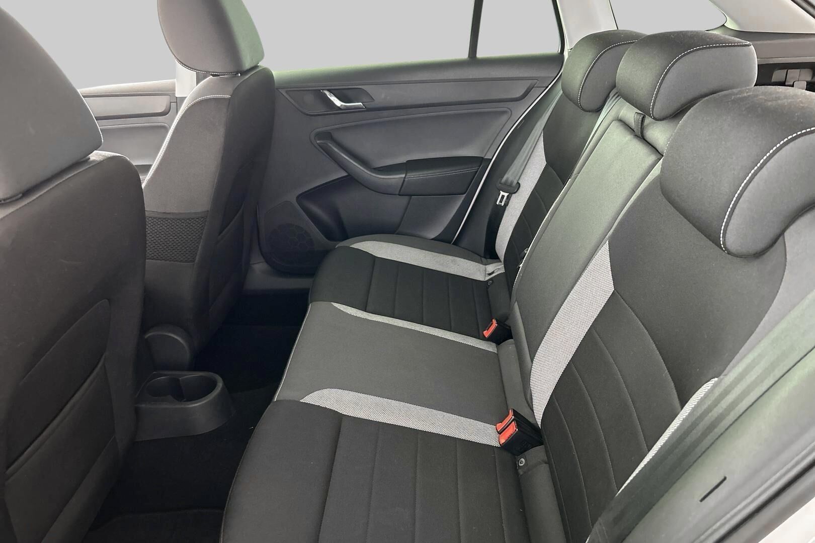 Skoda Rapid iso kuva 9