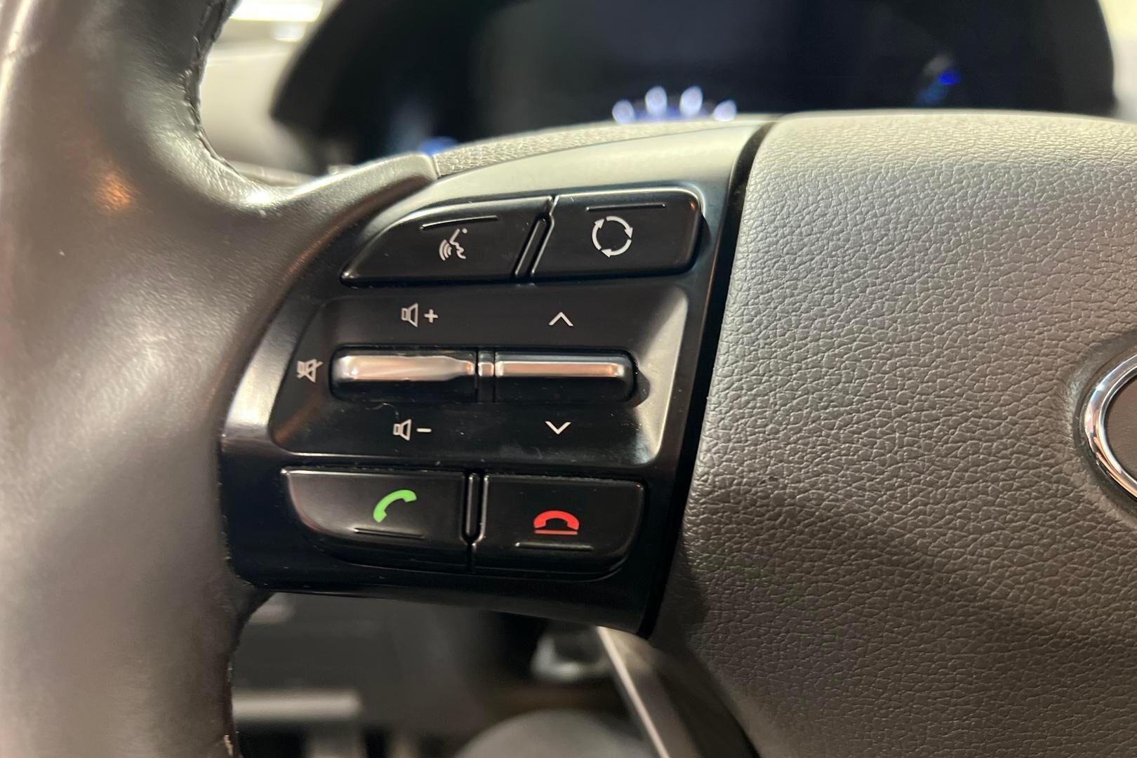 Hyundai IONIQ hybrid iso kuva 15