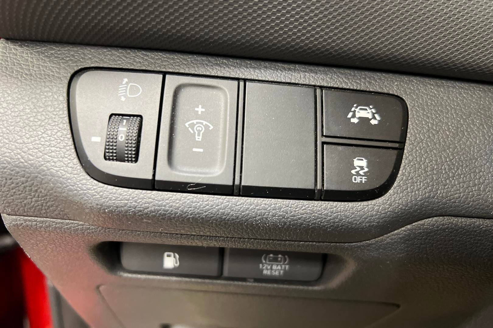 Hyundai IONIQ hybrid iso kuva 16