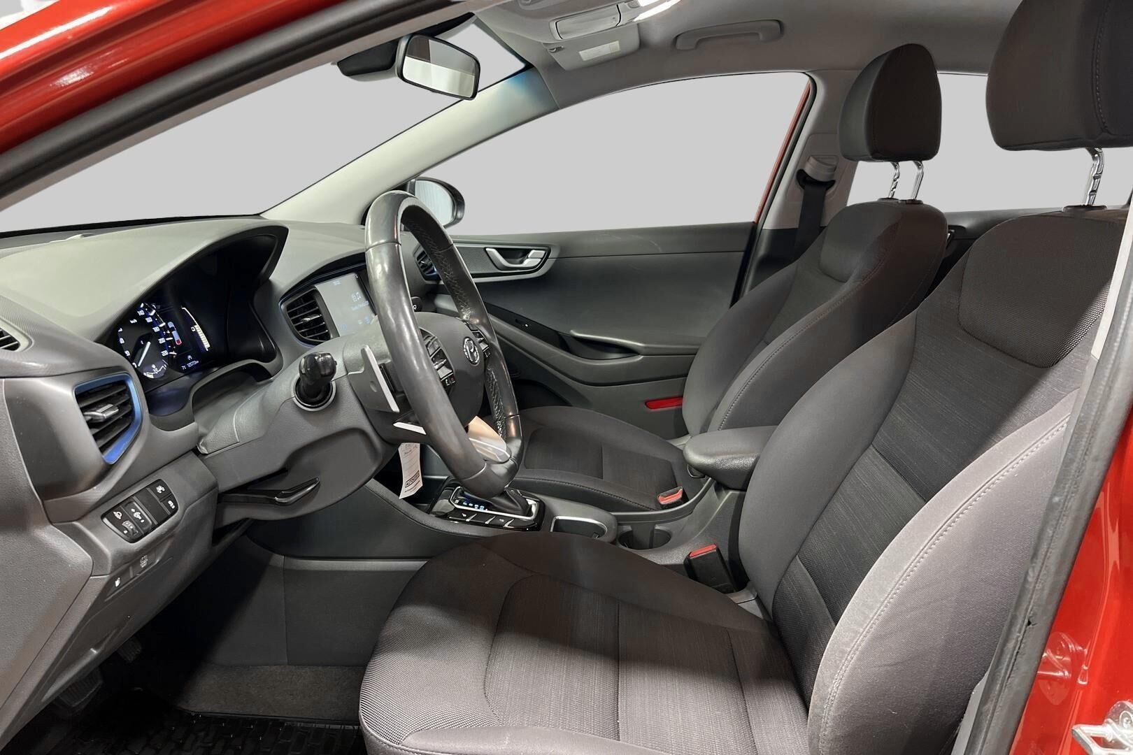 Hyundai IONIQ hybrid iso kuva 7