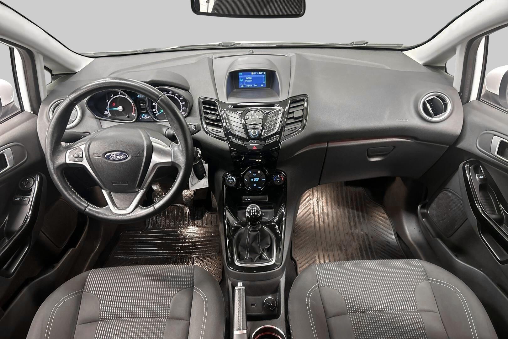 Ford Fiesta iso kuva 10