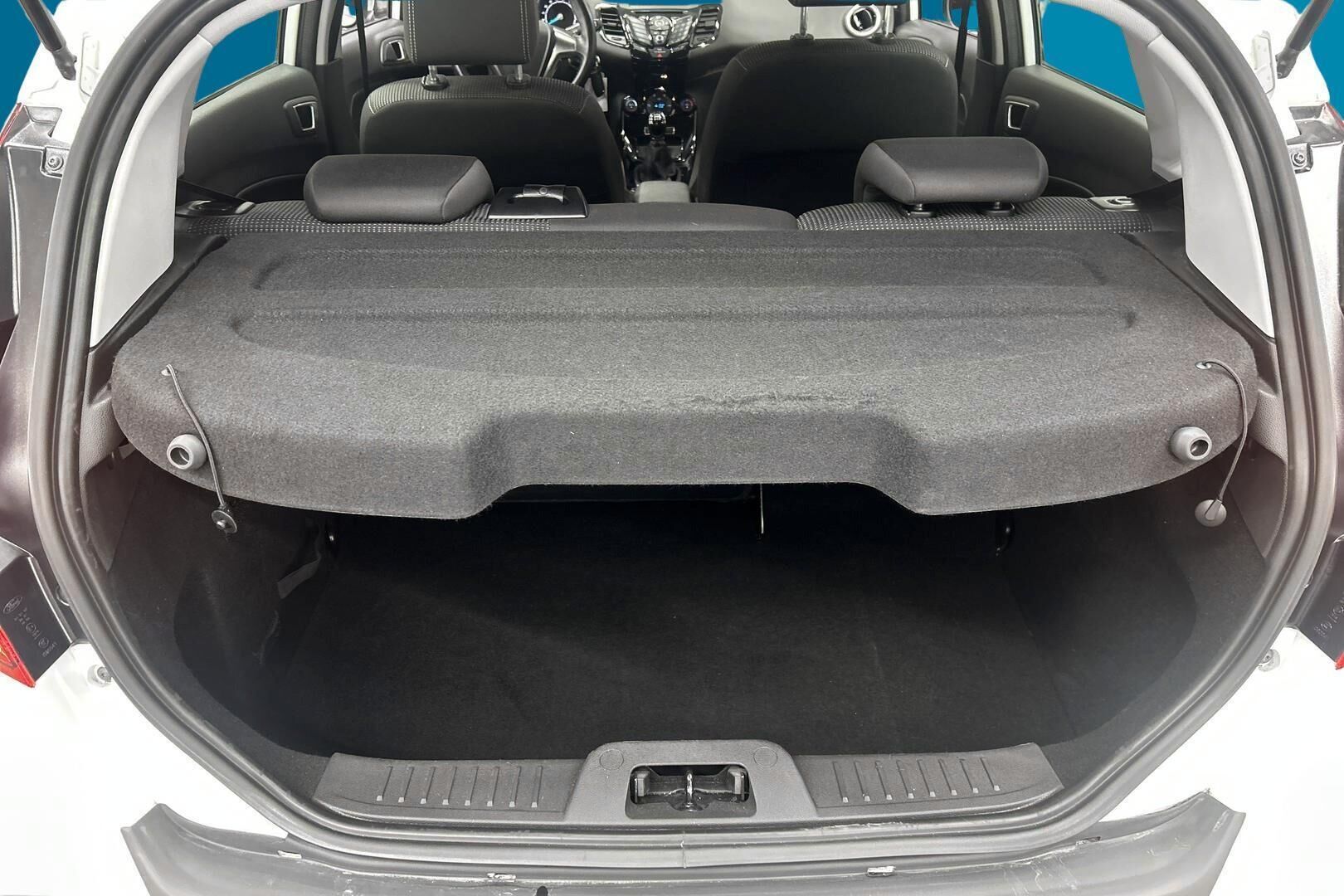 Ford Fiesta iso kuva 11