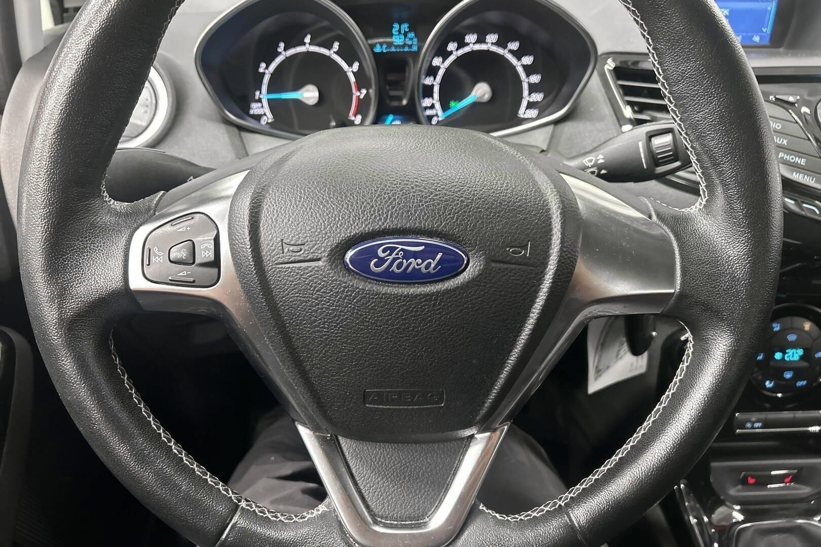 Ford Fiesta iso kuva 13