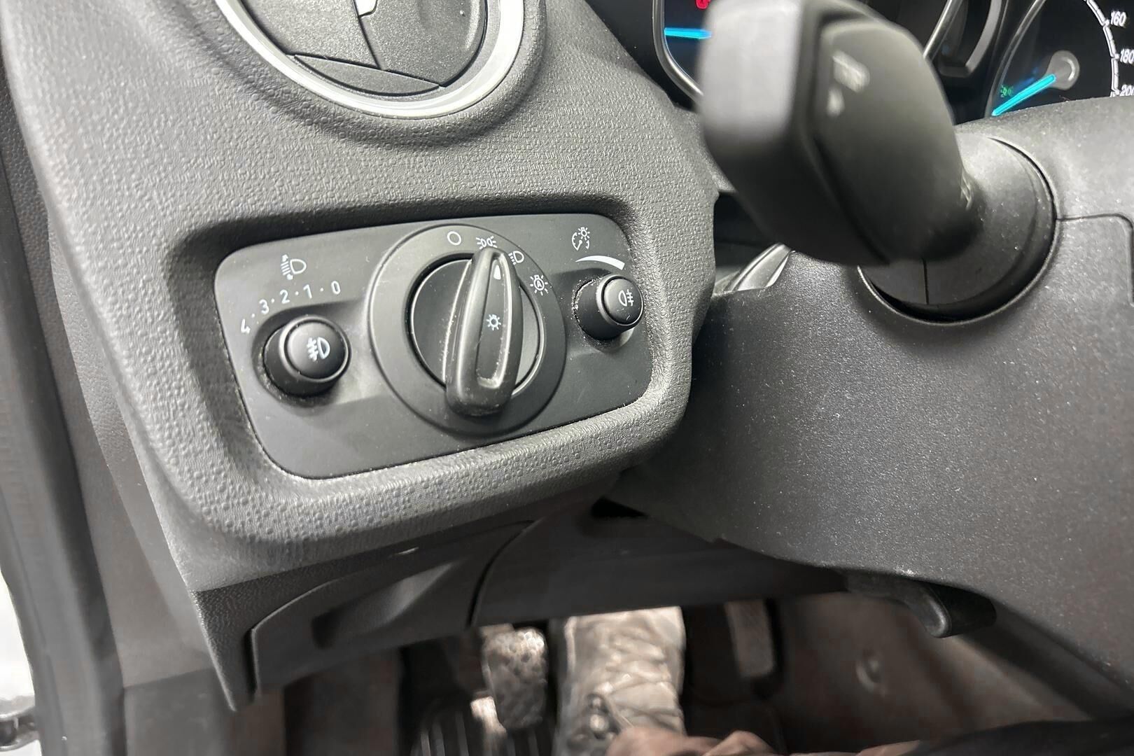Ford Fiesta iso kuva 19